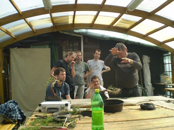 Mistrz omawia drzewko Konrada