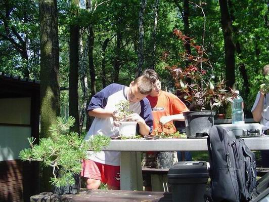 Gospodarz spotkania Krzysiek "Ziemniok" przy pracy.