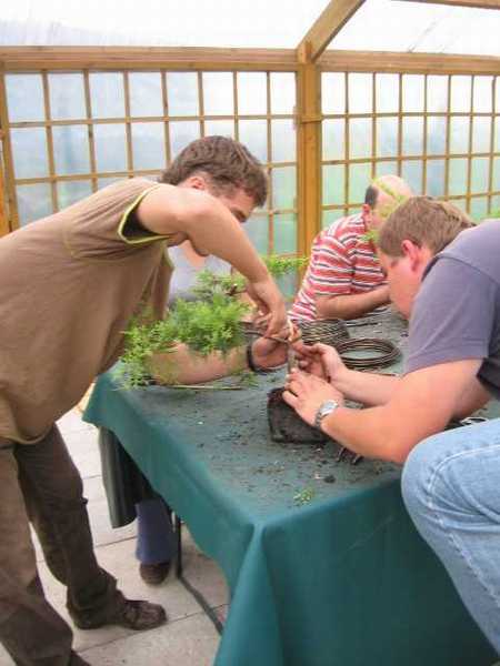 GohanS kamufluje siĂŞ za swoim Âłokciem i czuprynÂą :P