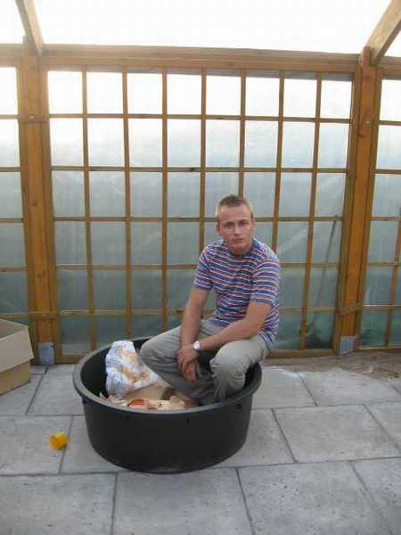 szukaÂłem donicy dla siebie - i co z tego placka wyroÂśnie ?