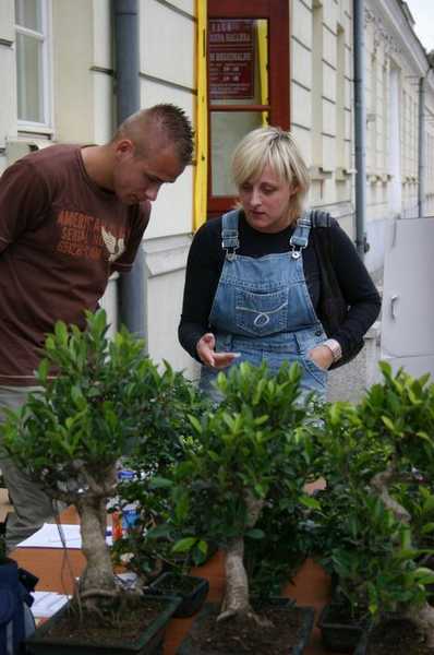 ja speÂłniajÂący siĂŞ jako sprzedawca drzewek. A zdjĂŞcia z ukrycia robiÂła Marta - ktĂłra do nas doÂłÂączyÂła w sobote